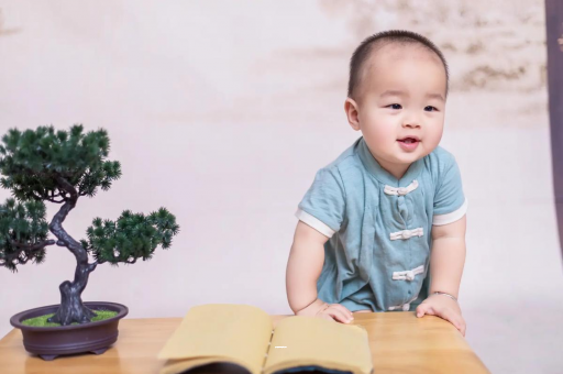 如东六个月宝宝摇头正常吗